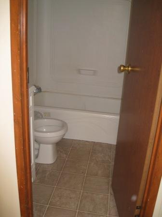 unit_19_bathroom_fbmhp_Rosman_nc.JPG